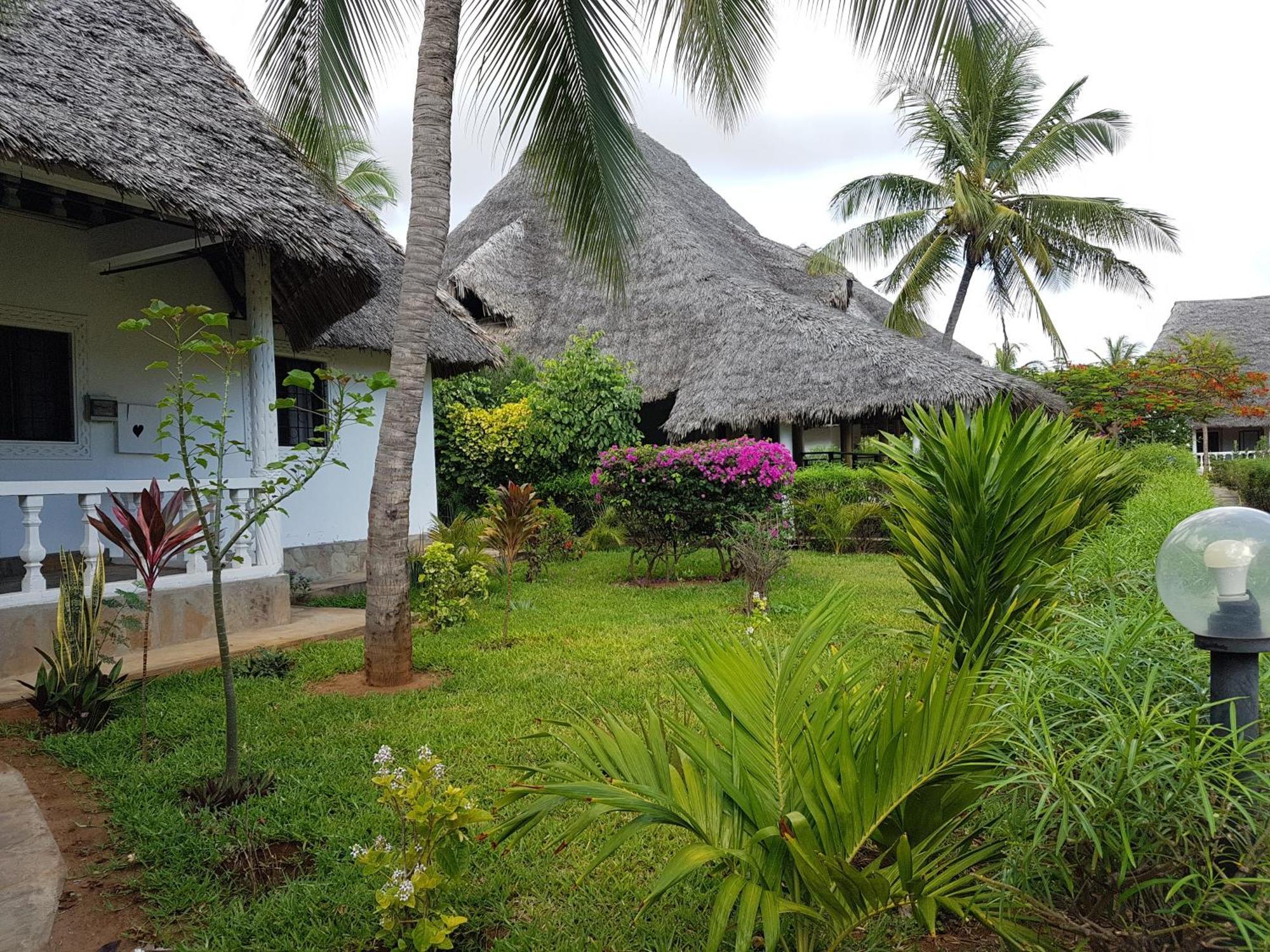 Karibuni Jeds Villas 85 & 86 Mambrui エクステリア 写真